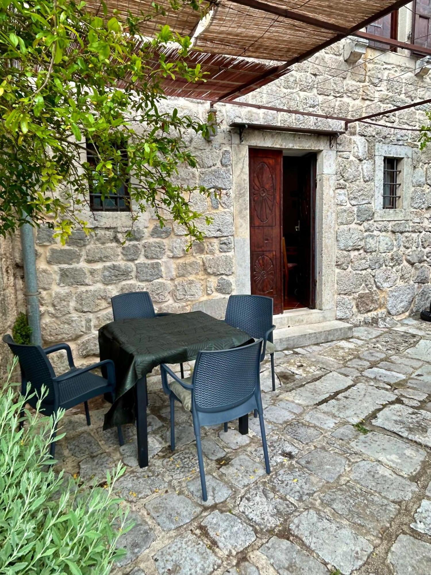 Villa Charming Bohemian House In Perast Esterno foto